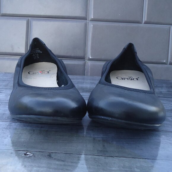 SIZE 7.5. Caprice black leather classic ballet flats. - Picture 4 of 16